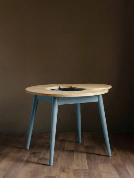 round blue f